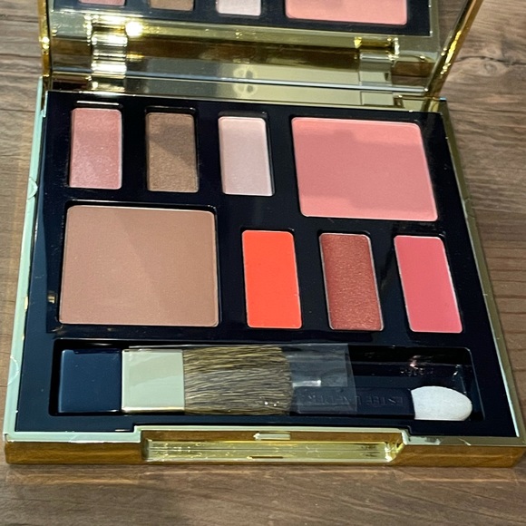 Estee Lauder Other - Estée Lauder Pallet Brand New
